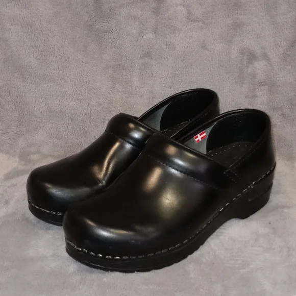 0804 Sanita Leather Clogs - Picture 1 of 8